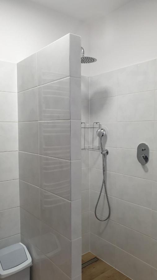 Dwor Nad Jeziorem W Bieniaszach Milakowo Extérieur photo