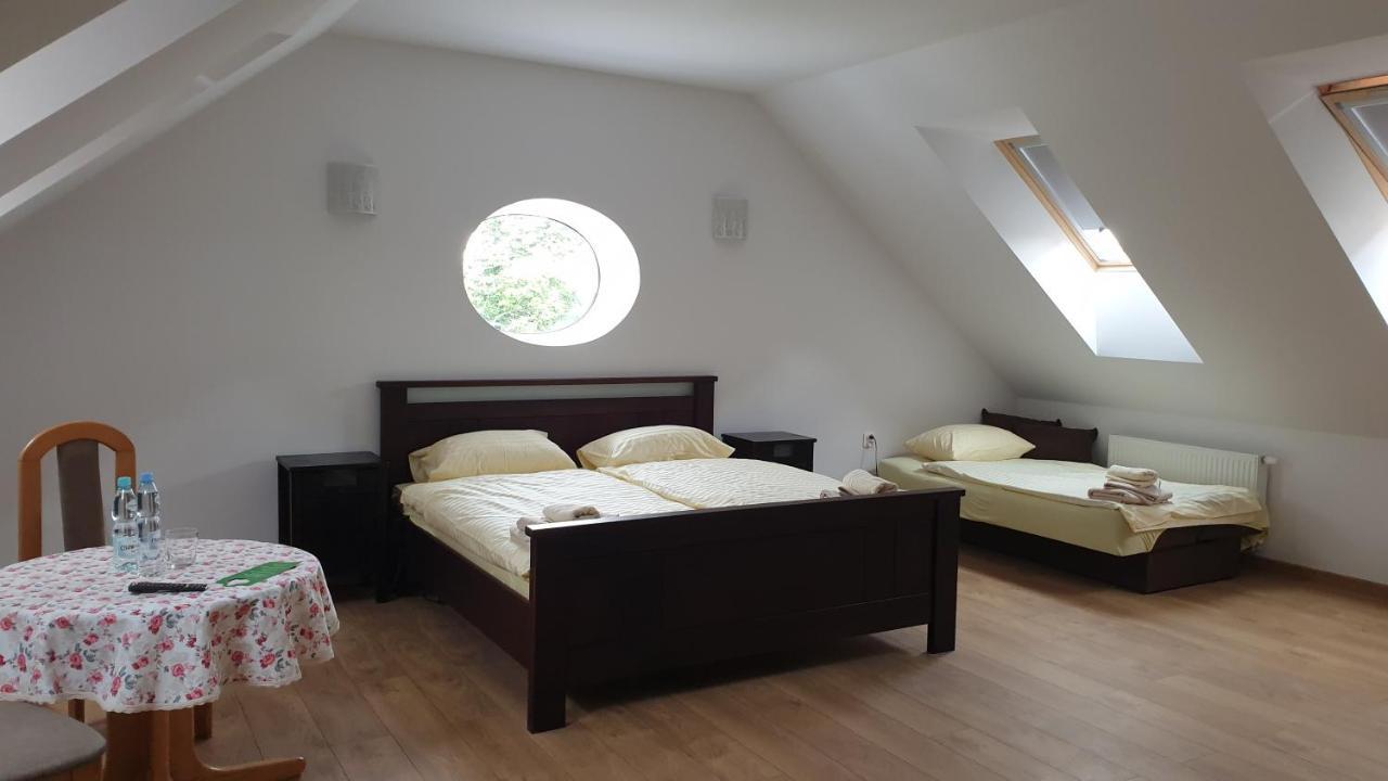 Dwor Nad Jeziorem W Bieniaszach Milakowo Extérieur photo