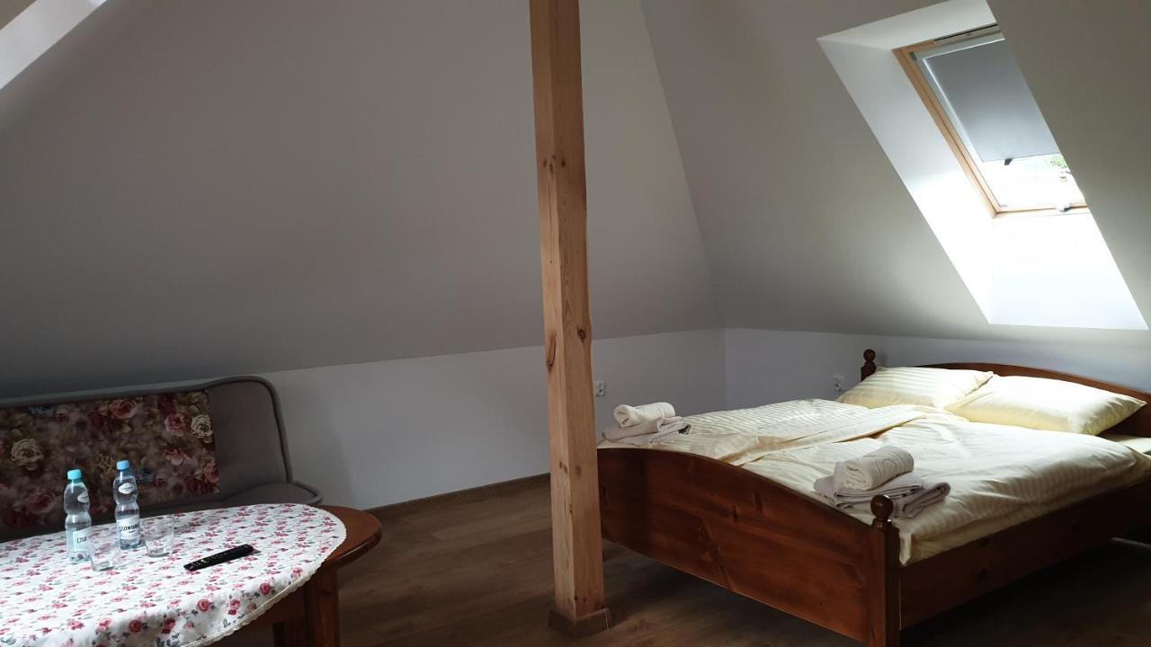Dwor Nad Jeziorem W Bieniaszach Milakowo Extérieur photo